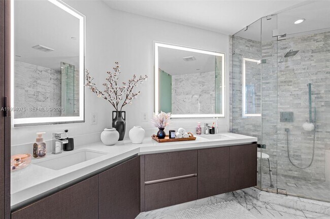 Building Photo - 851 NE 1st Ave