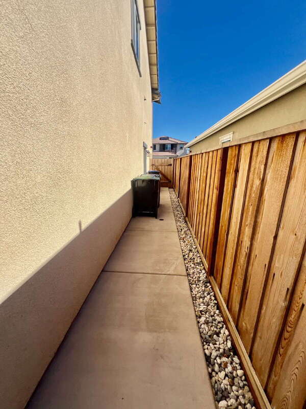 Building Photo - 3215 Center Dr