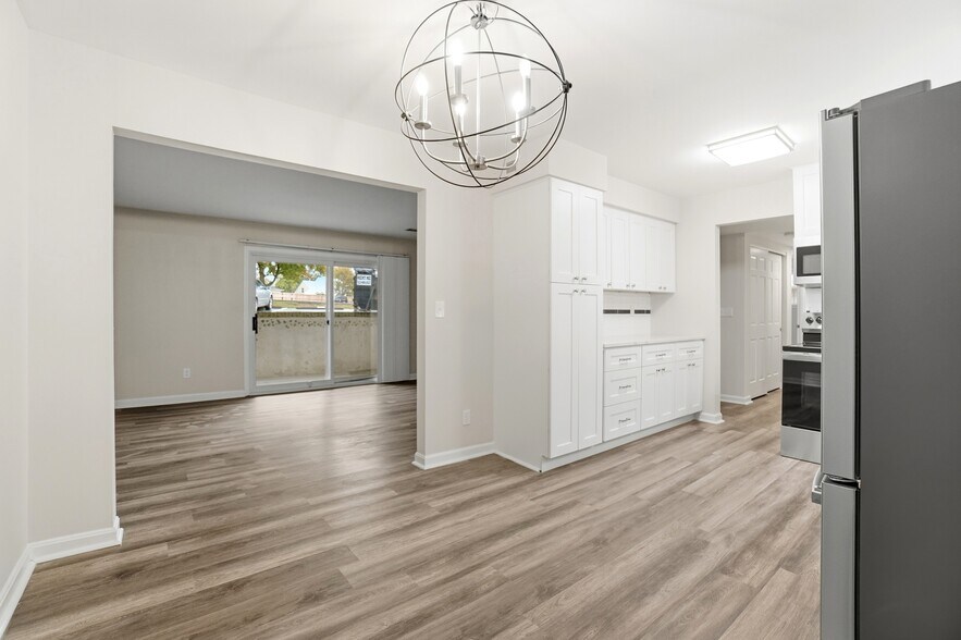 Building Photo - 9760 Bunker Hill Ln