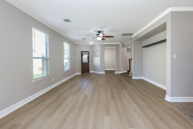 Building Photo - 16021 Summerville Lake Dr