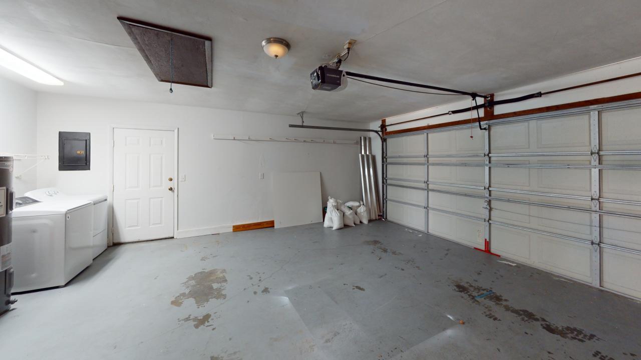 Building Photo - 2219 Umbrella Tree Dr
