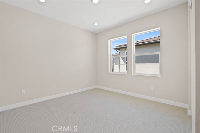 Building Photo - 200 Brackens