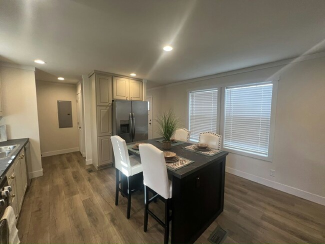 Building Photo - 582 Cimarron