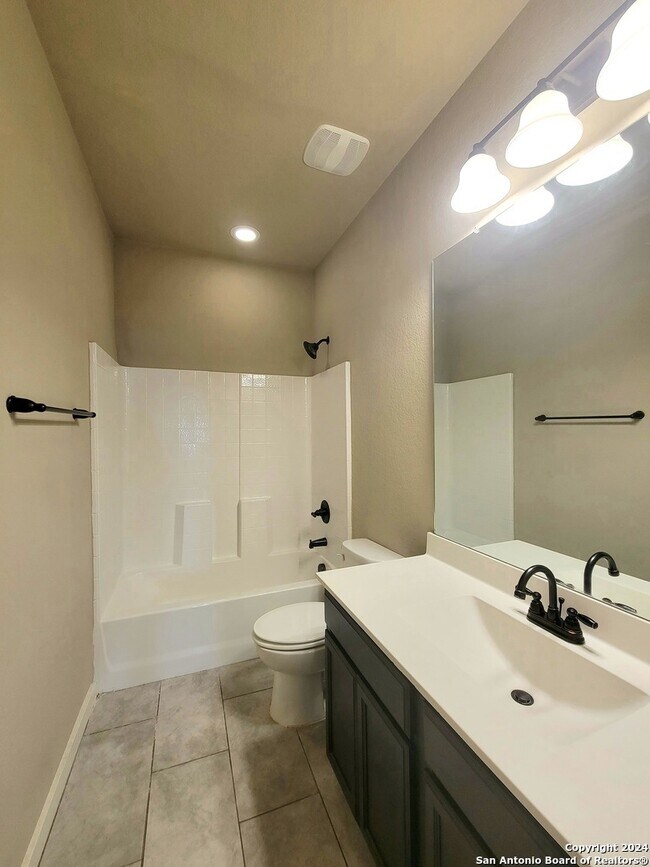 Building Photo - 2251 Avery Village