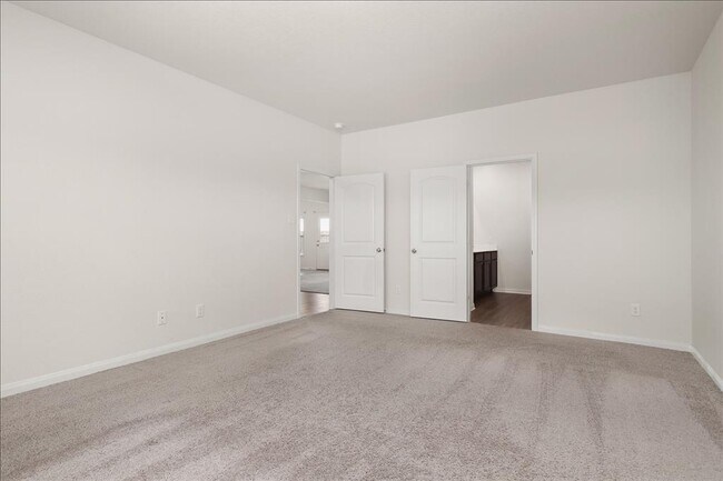 Building Photo - 2201 Bowline Rd
