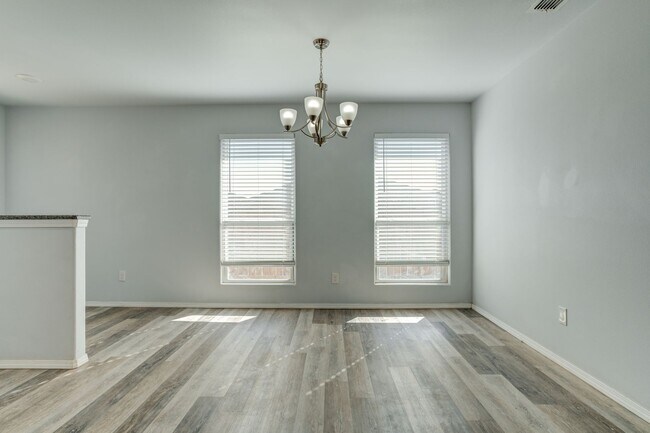 Building Photo - 1101 N Englewood Ave