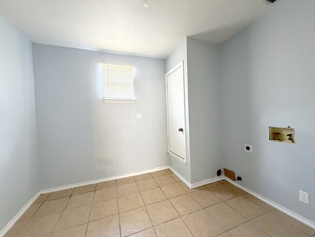 Building Photo - 2 Star Cir