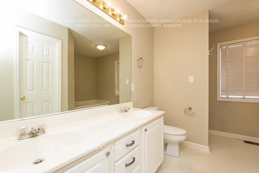 Building Photo - 4420 Elmhurst Ln