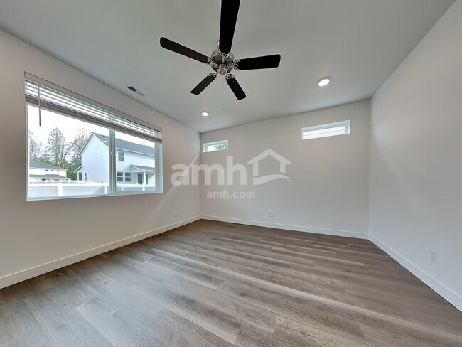 Building Photo - 2408 E Buckskin Way