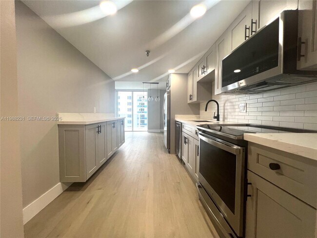 Building Photo - 2401 Collins Ave