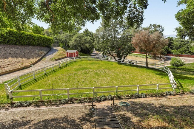 Building Photo - 4680 Via Carretas