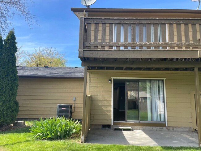 Building Photo - Amity