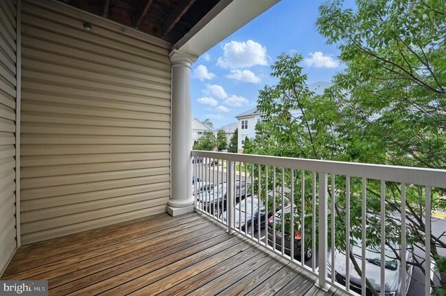 Building Photo - 42496 Mayflower Terrace