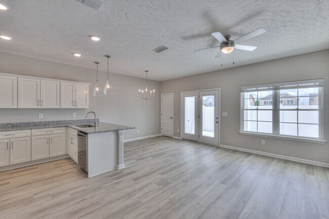 Building Photo - BRAND NEW Luxury Townhome in Tullahoma with MOVE IN SPECIAL!!