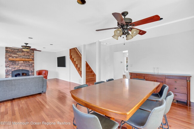 Building Photo - 1205 Roseld Ave