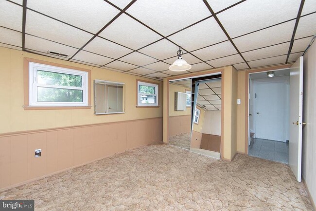 Building Photo - 15 Knollwood Dr