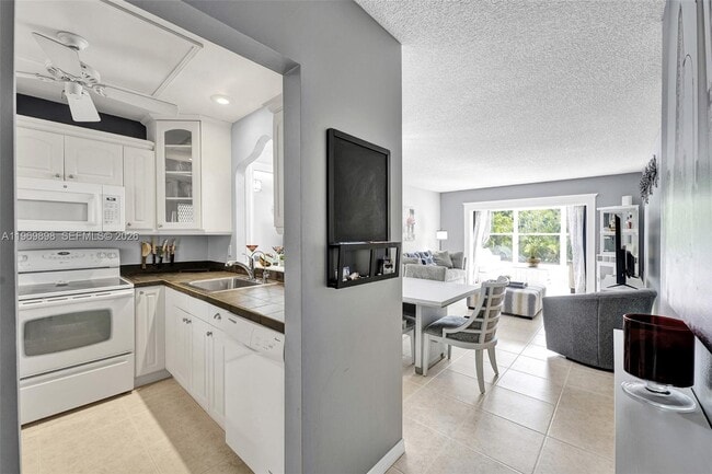 Building Photo - 3430 NW 52nd Ave