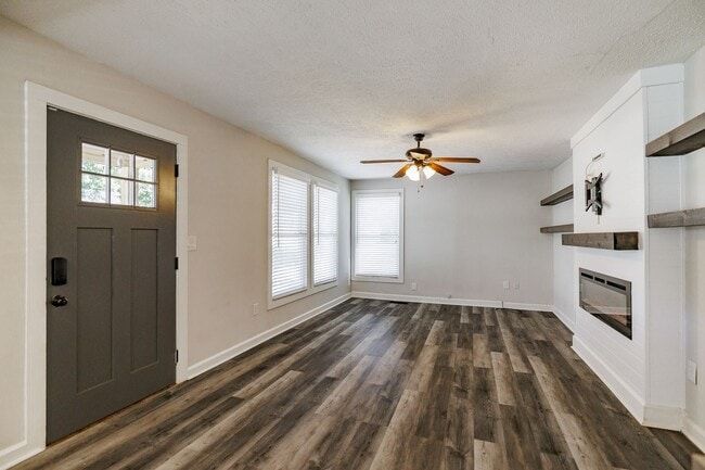 Building Photo - Beautiful Ranch Home in Prime Jefferson Location – Pet Friendly!