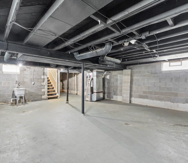 Building Photo - 12948 Cunningham St