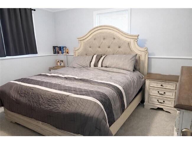 Building Photo - 102 Lake Ave S