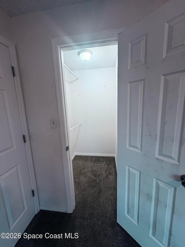 Building Photo - 830 Hartley Ave SW