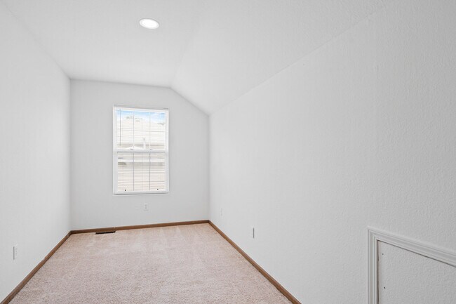 Building Photo - 2507 Carnation Dr