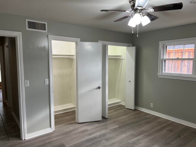 Building Photo - 2411 Clayton Ln