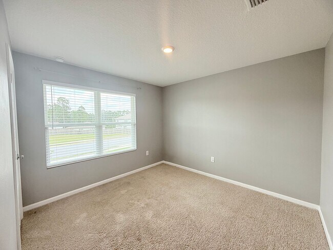 Building Photo - Beautiful 4 Bed/2 Bath Home With 2-Car Garage