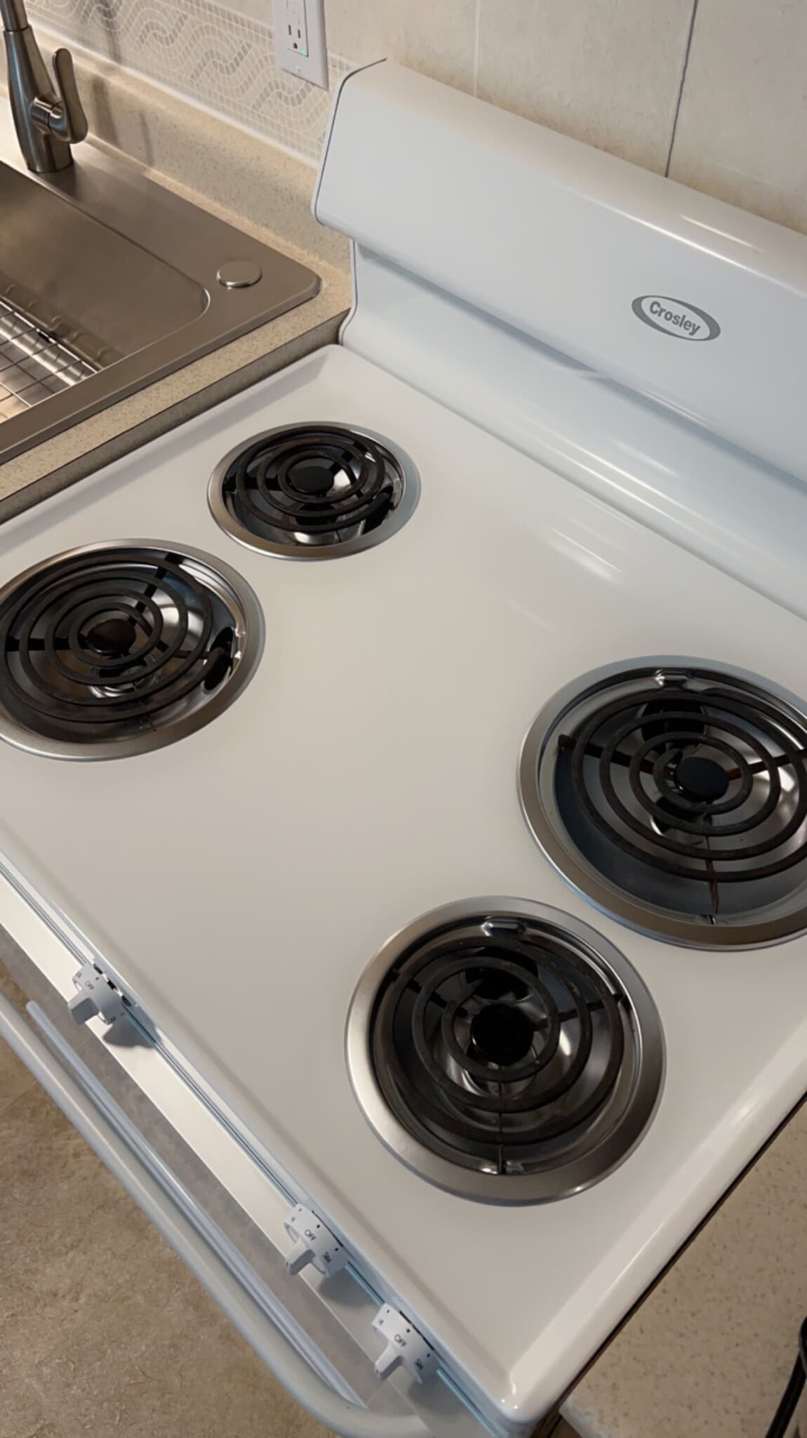 Amazingly clean, lightly used oven - 7 Callahan Dr