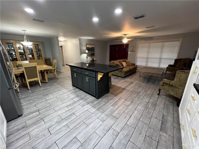 Building Photo - 23 S 24th St