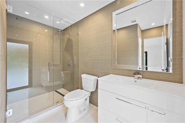 Building Photo - 2201 Intracoastal Dr