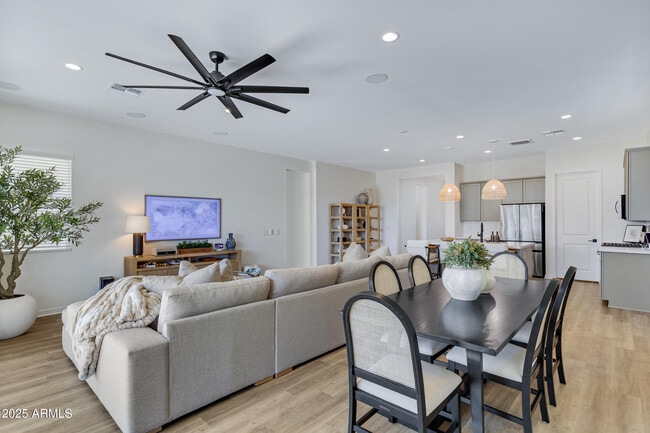 Building Photo - 10051 E Talon Ave