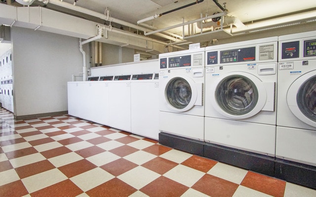 Building Photo - 6301 N Sheridan Rd