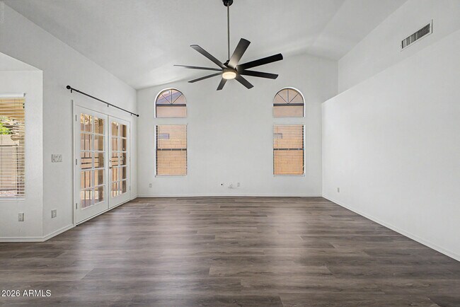 Building Photo - 3103 N Meadow Ln