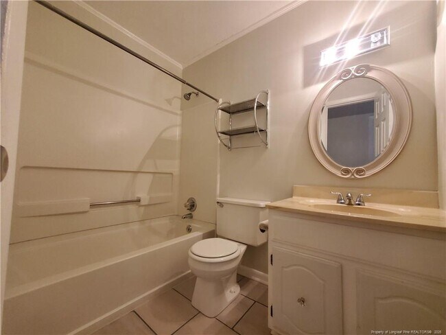 Building Photo - 1208 Cullen Dr