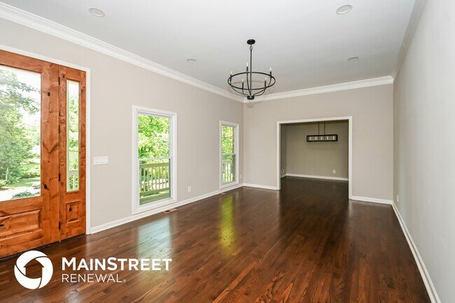 Building Photo - 2448 Kingsley Dr NE