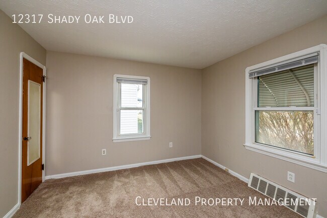 Building Photo - Updated Garfield Hts Bungalow