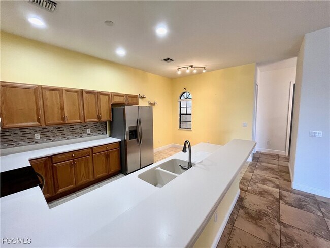 Building Photo - 4820 SW 17th Pl