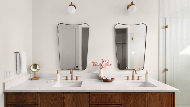 Building Photo - 4901 Gladeview Dr