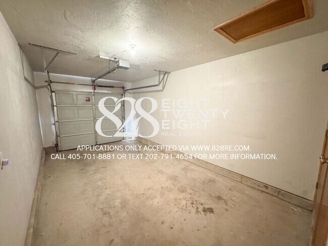 Building Photo - ADORABLE East Norman 3 Bed/2 Bath Duplex Available NOW in Eastridge!