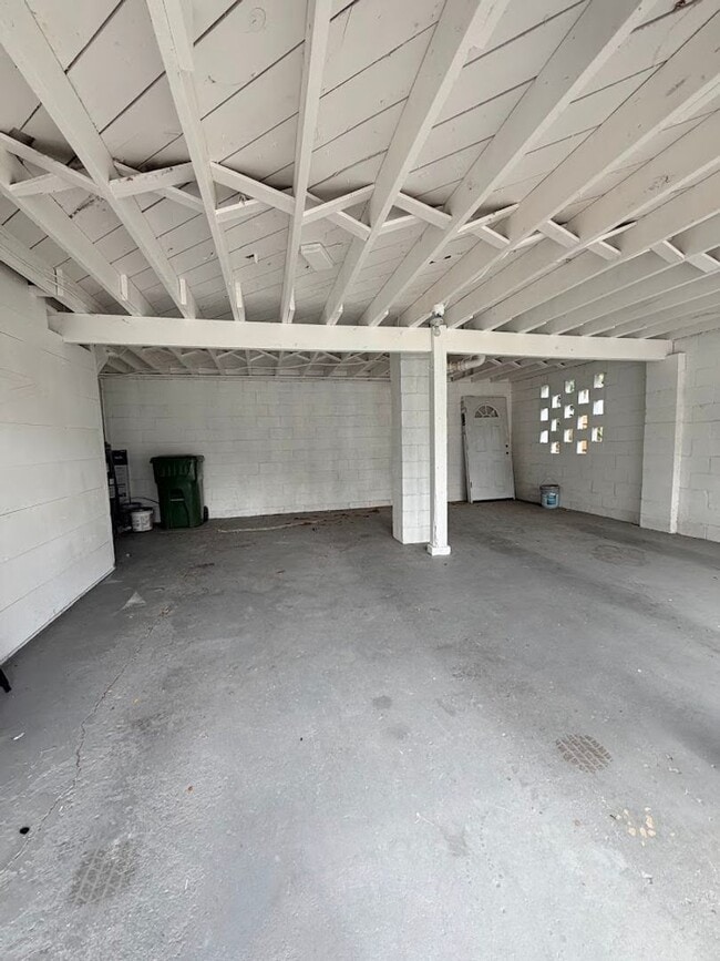 Building Photo - Supe Cute 1/1 Loft Apartment Walking Distance to DT!