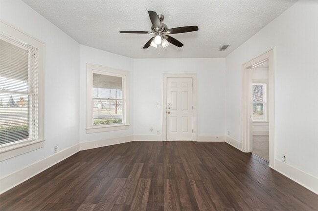 Building Photo - 316 W Avenue A