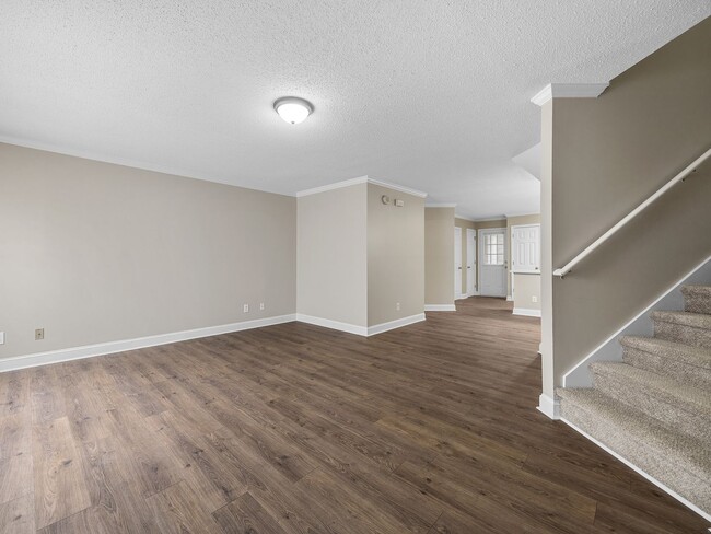 Building Photo - Freshly Renovated 2 BR, 2.5 BA Townhome Ce...