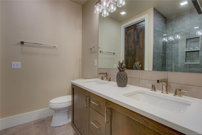 master bath - 302 N Meldrum St