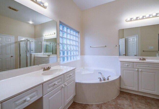 Building Photo - 15013 Cordero Dr