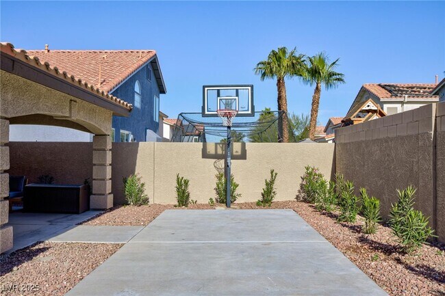 Building Photo - 9762 Silver Dusk Ct