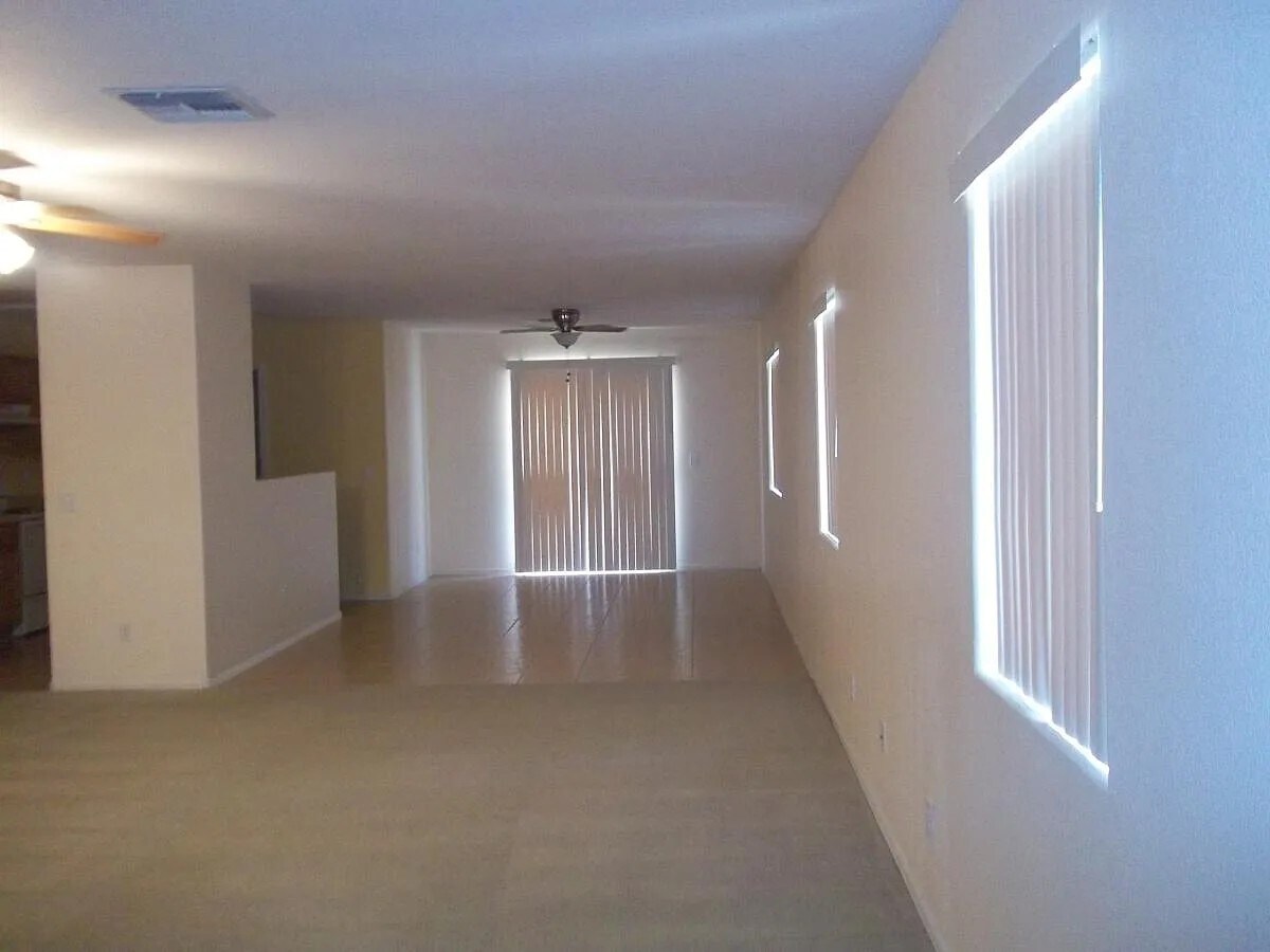 Building Photo - 1429 E Avenida Fresca