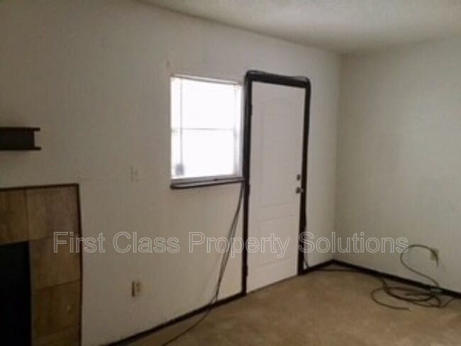 Building Photo - 3605 N Kelley Ave