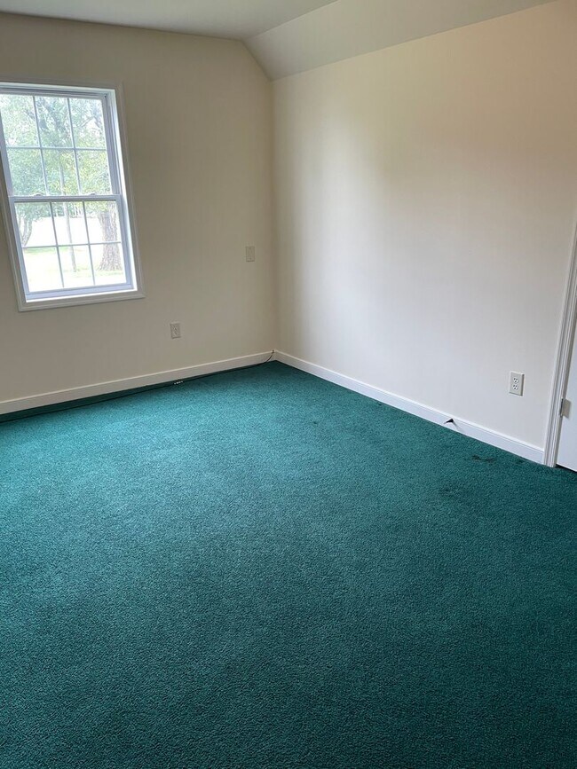 Building Photo - Waverly, VA - Four Bedroom / Two Bath - Mo...