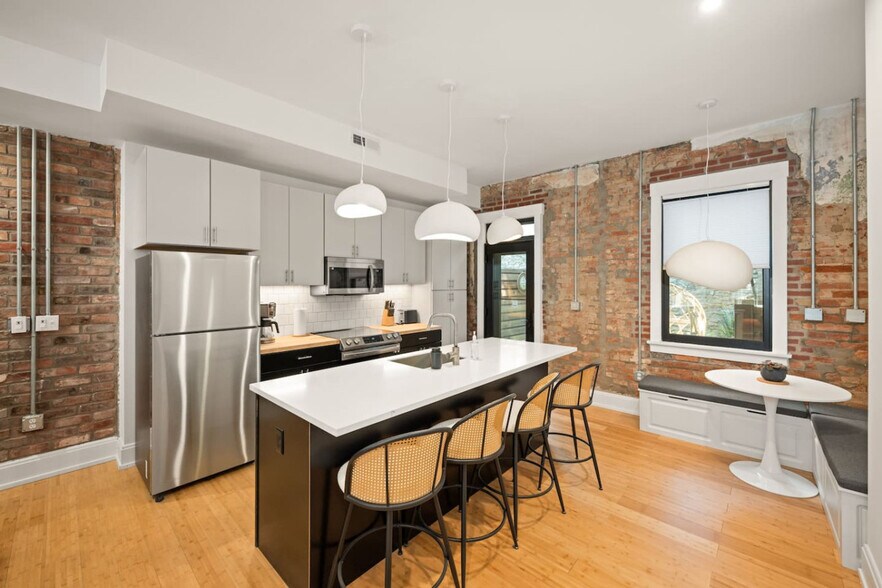 Building Photo - 2 Hust Alley